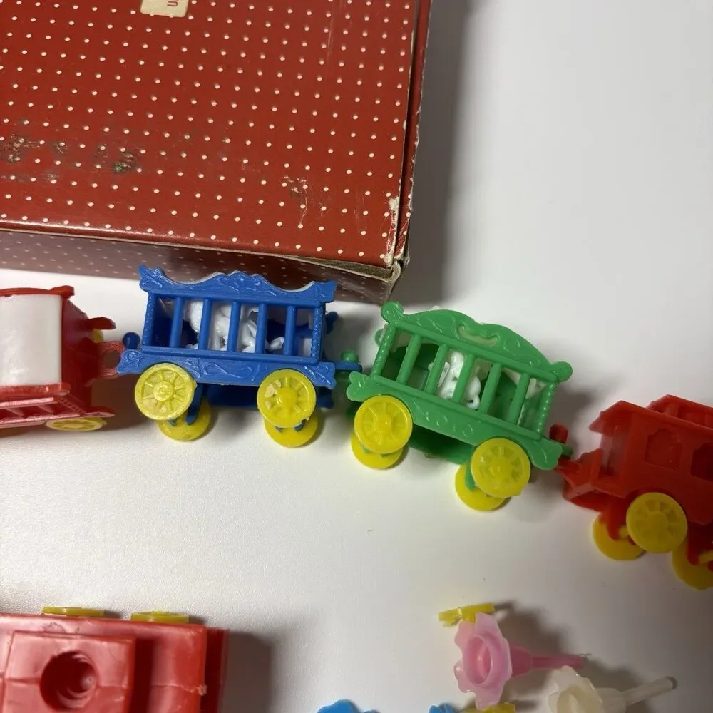 Vintage Lillian Vernon Birthday Train Candle Holder Set Circus Animals LV7045